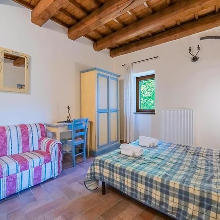 In With Pool & Sun Terrace Ferienhaus Sellano